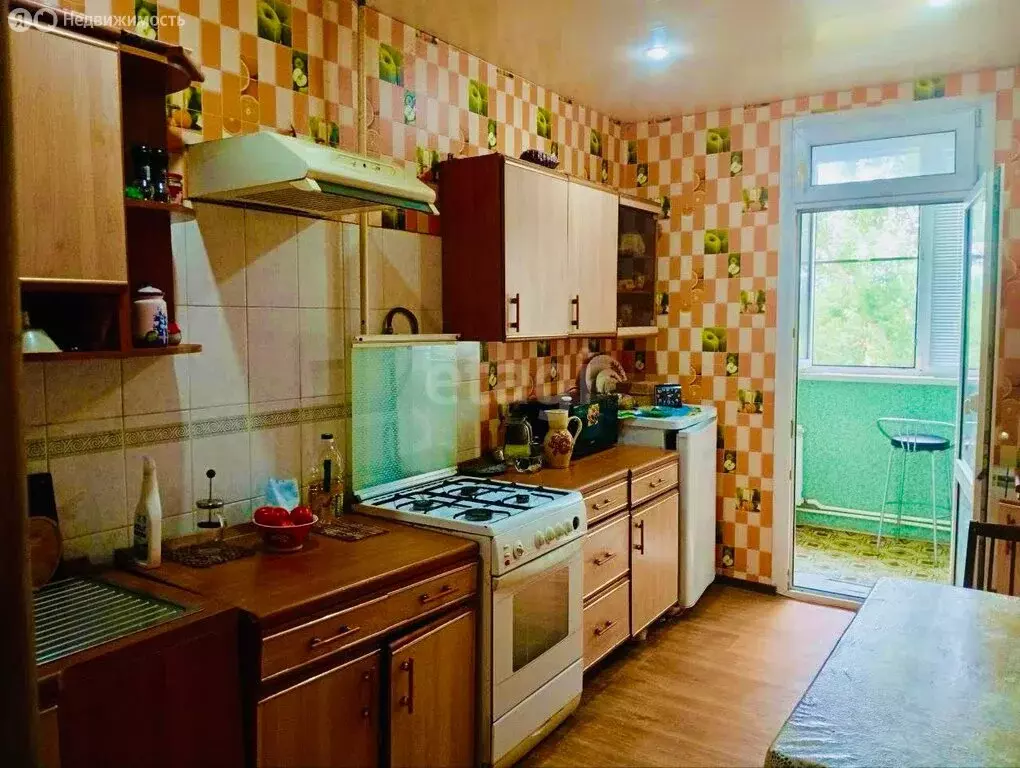4-комнатная квартира: Астрахань, улица Косиора, 16к1 (80 м) - Фото 0