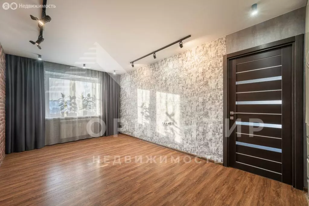 3-комнатная квартира: Арамиль, Красноармейская улица, 120к1 (71.2 м) - Фото 1