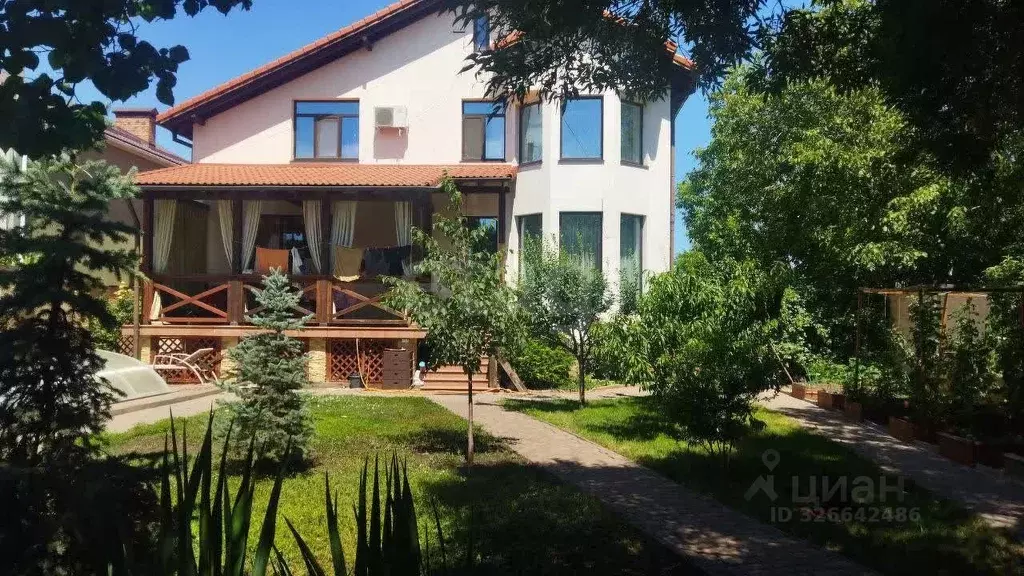 Дом в Крым, Феодосия ул. Речная (183 м) - Фото 1