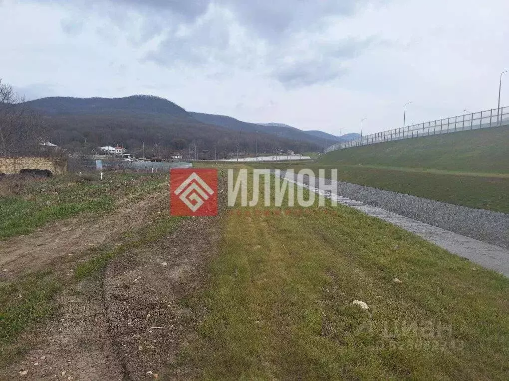 Участок в Крым, Симферопольский район, Добровское с/пос, с. ... - Фото 2