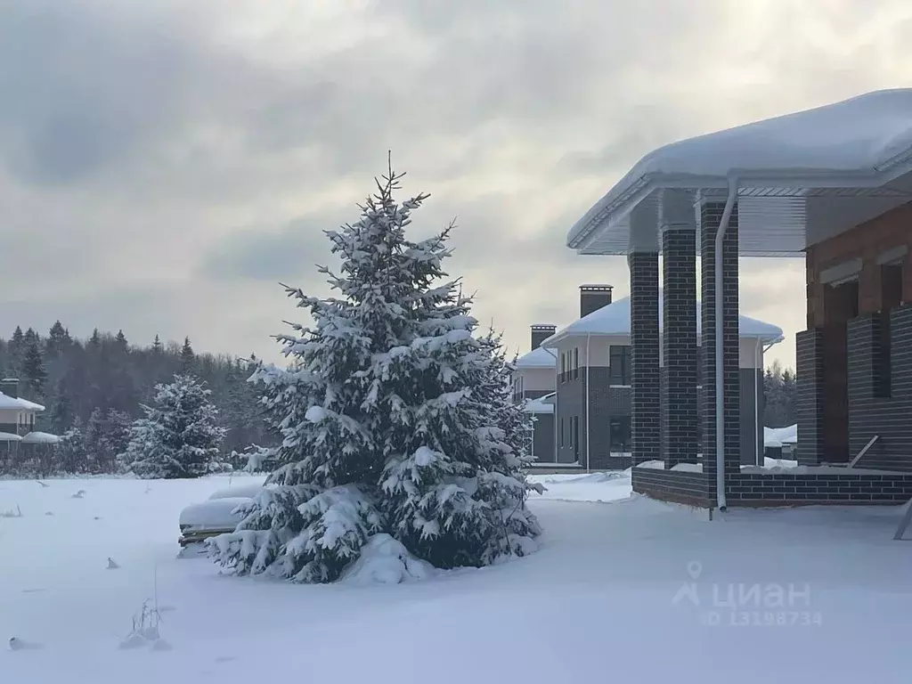 Участок в Московская область, Мытищи городской округ, с. Марфино ул. ... - Фото 0