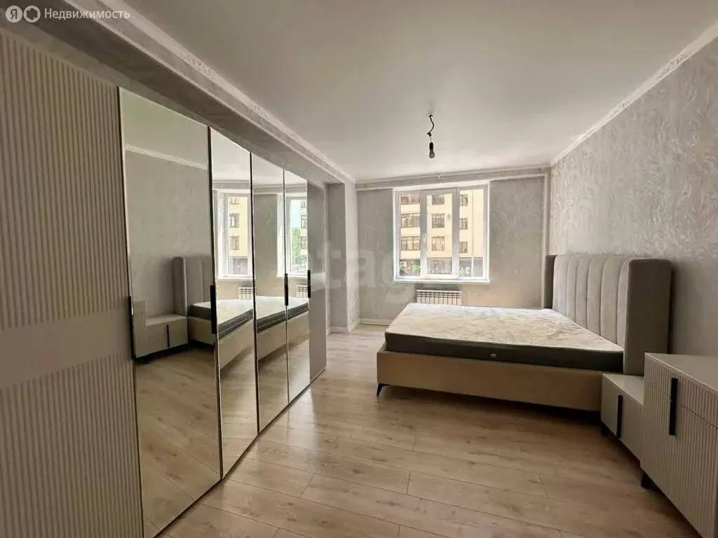 3-комнатная квартира: Магас, улица Хаджи-Бикара Муталиева, 3А (101 м) - Фото 1