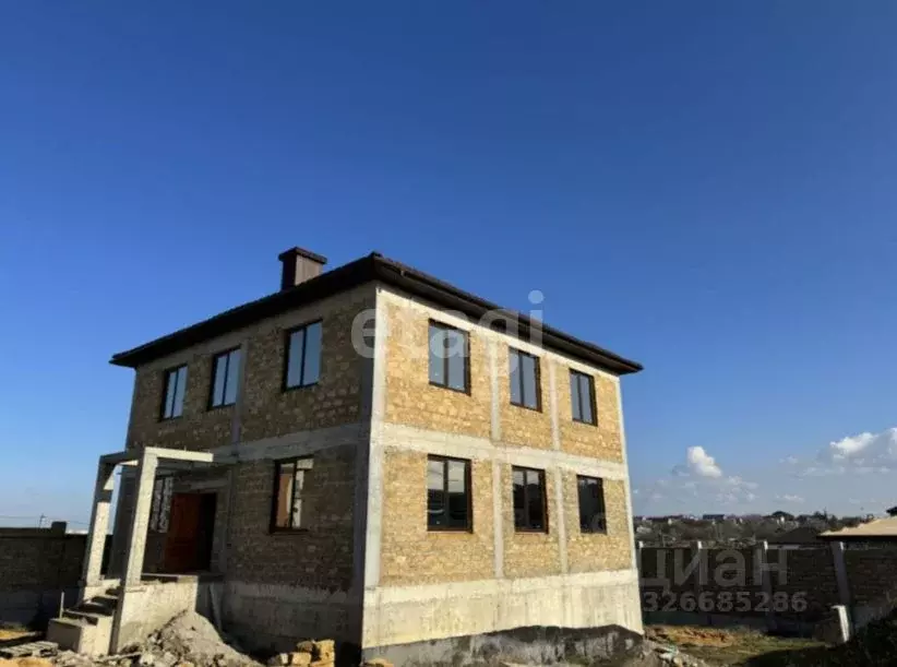 Дом в Крым, Симферопольский район, с. Мирное ул. Березовая (255 м) - Фото 1