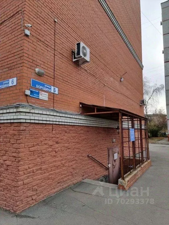 Торговая площадь в Омская область, Омск Заозерный мкр, ул. Бородина, 6 . - Фото 1