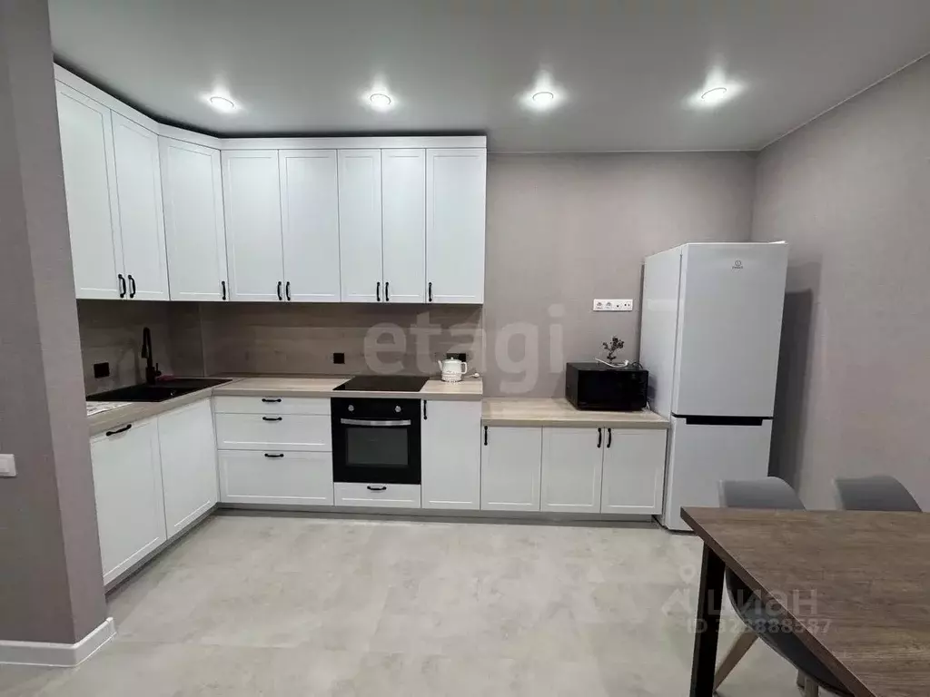 2-к кв. Тюменская область, Тюмень Новгородская ул., 1 (58.0 м) - Фото 1