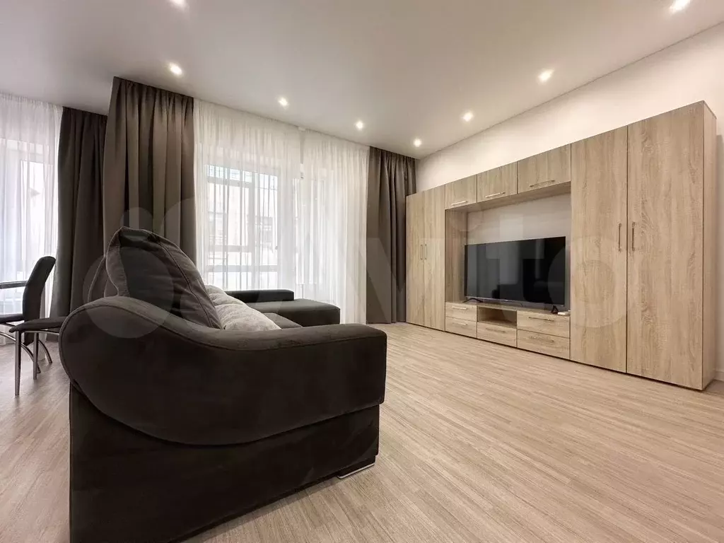 2-к. квартира, 70 м, 2/5 эт. - Фото 1