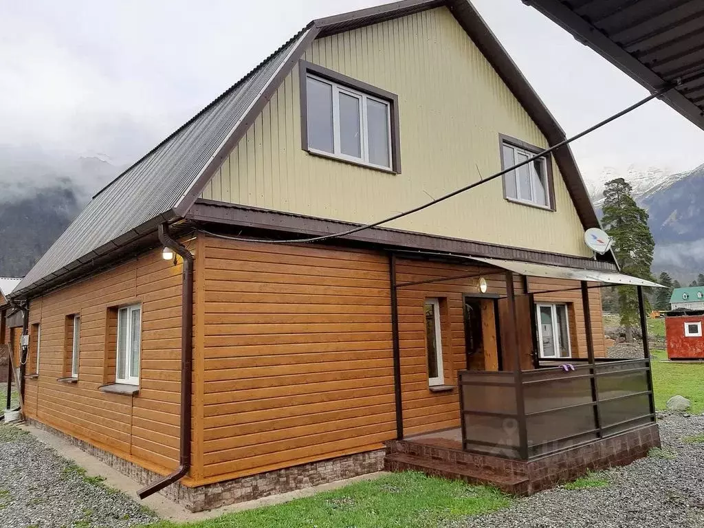 Дом в Карачаево-Черкесия, Зеленчукский район, с. Архыз ул. Мира, 3Б ... - Фото 1