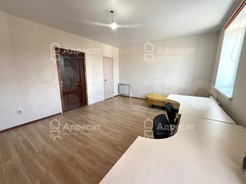Комната 23 м в 3-к., 2/3 эт. - Фото 1