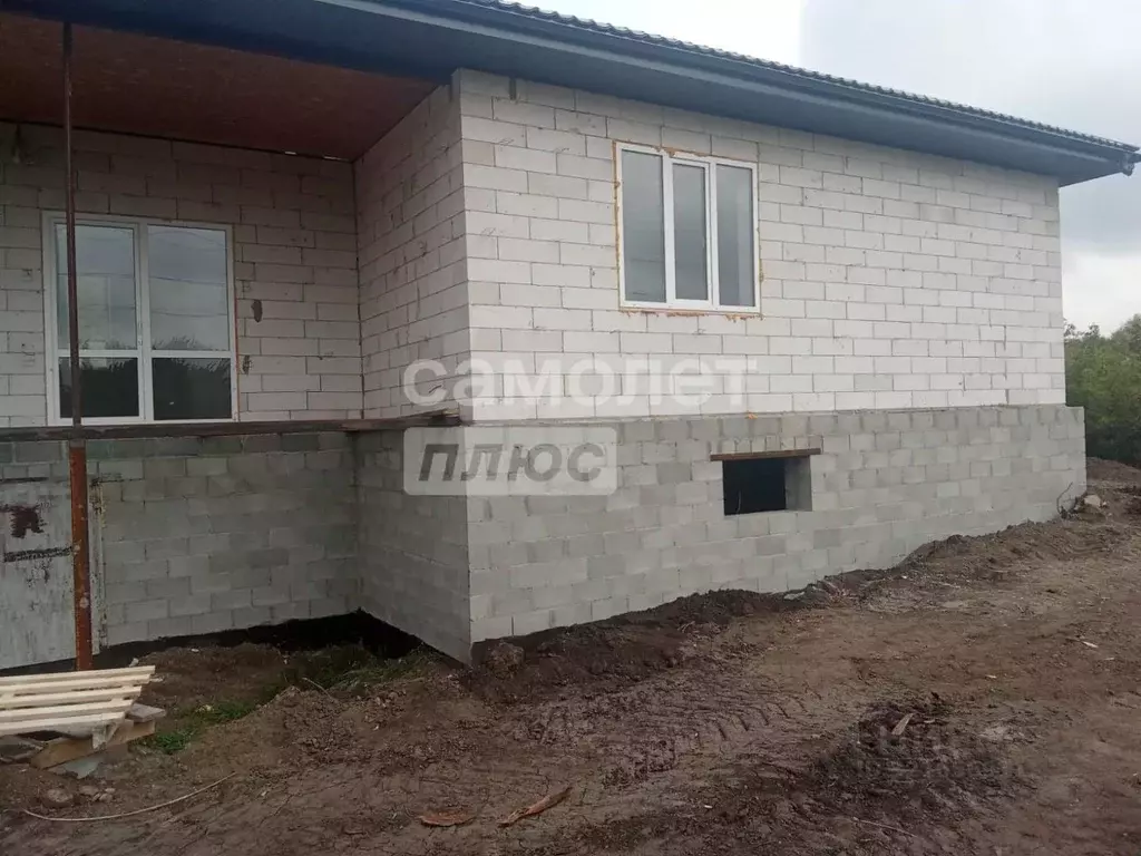 Дом в Курская область, Октябрьский район, Черницынский сельсовет, с. ... - Фото 2