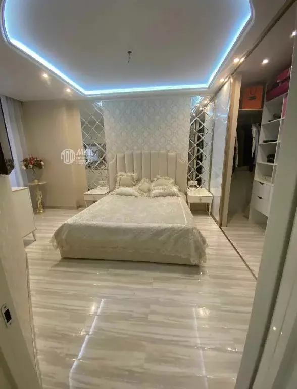 Продается 3-комнатная квартира - Фото 1