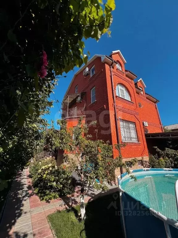 Дом в Астраханская область, Астрахань ул. 4-я Тихвинская, 1 (400 м) - Фото 1