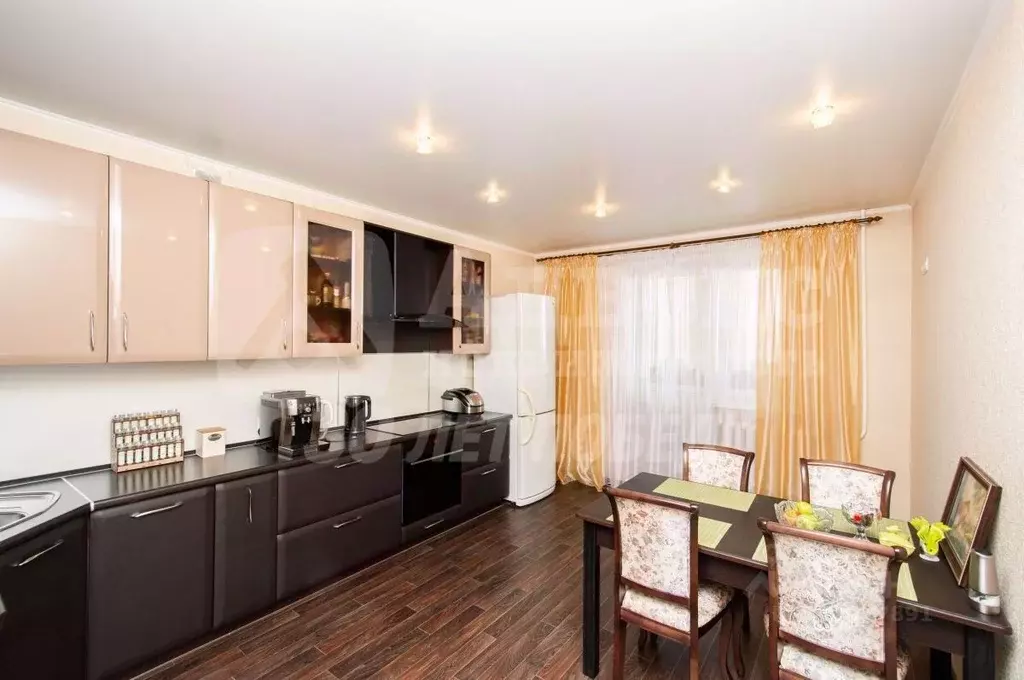 2-к кв. Тюменская область, Тюмень ул. Льва Толстого, 64 (83.8 м) - Фото 2