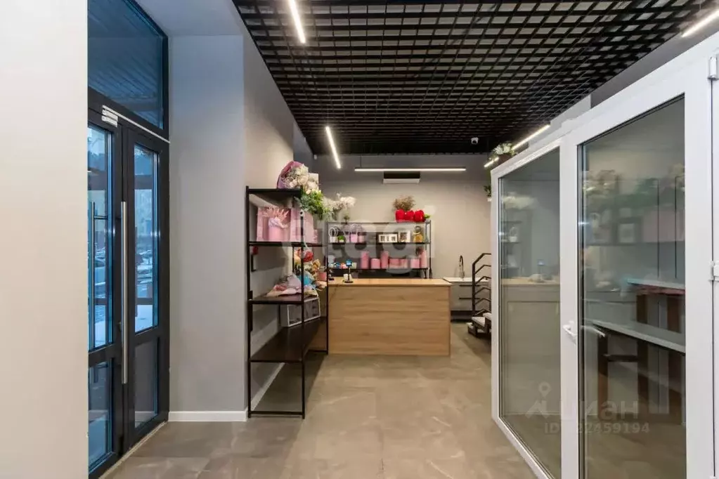 Торговая площадь в Тюменская область, Тюмень ул. Мельникайте, 150 (44 ... - Фото 0