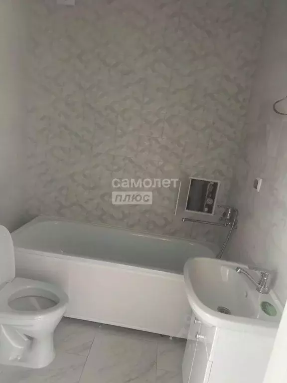 2-к кв. Краснодарский край, Кореновск 10-й мкр,  (57.7 м) - Фото 1