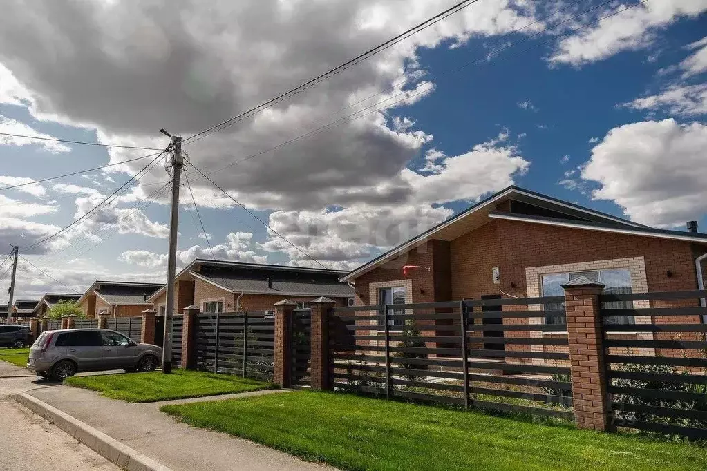 Дом в Астраханская область, Приволжский район, Биография кп ул. ... - Фото 1