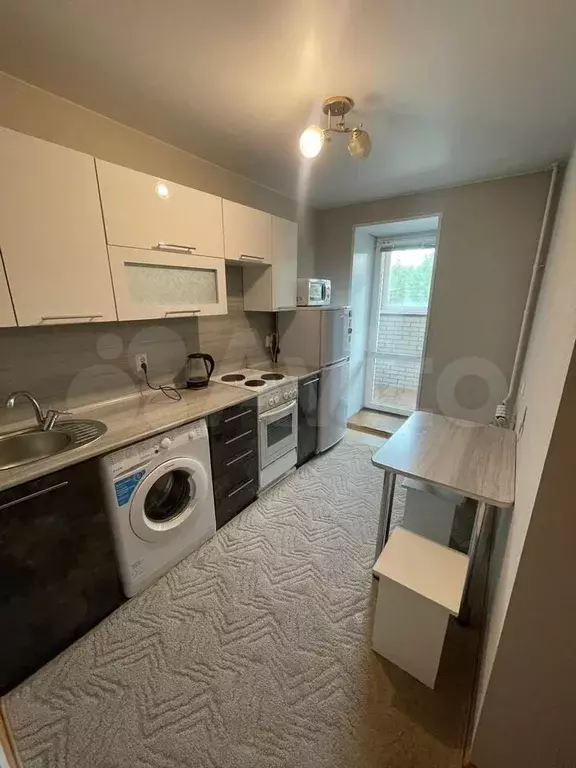 2-к. квартира, 39 м, 1/9 эт. - Фото 0