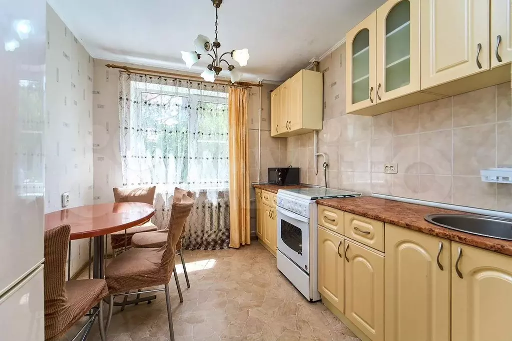2-к. квартира, 55 м, 1/3 эт. - Фото 0