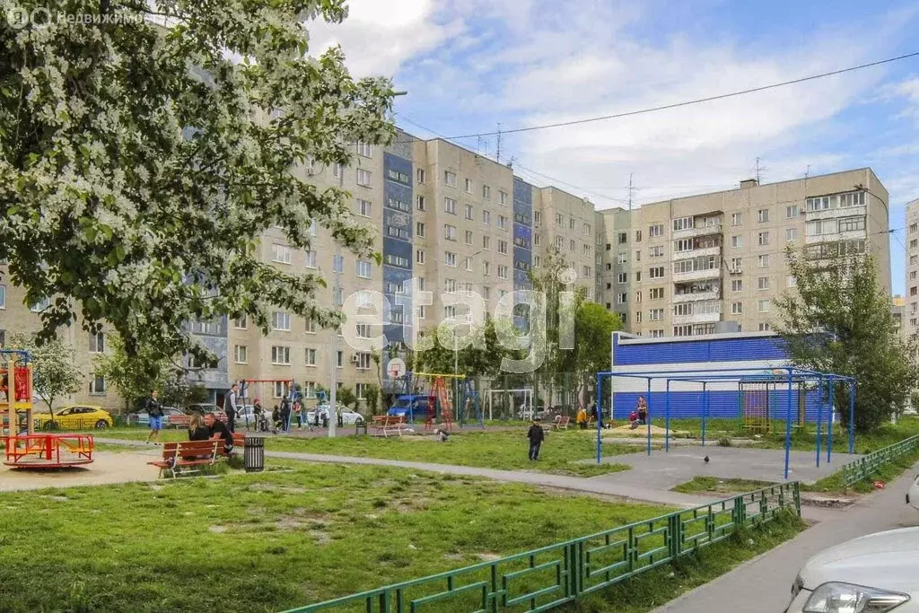 3-комнатная квартира: Тюмень, улица Мельникайте, 135 (68.4 м) - Фото 0