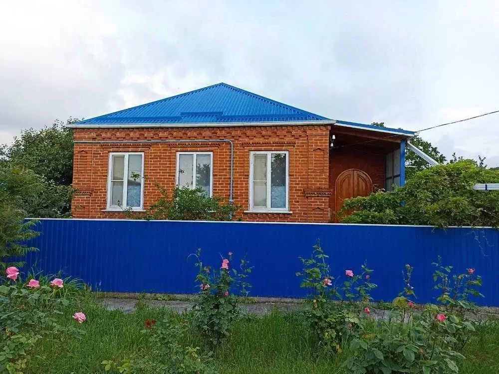 Дом в Краснодарский край, Крымск ул. Ермолаева (100 м) - Фото 0