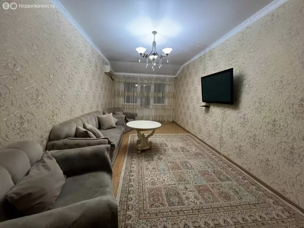 3-комнатная квартира: Махачкала, улица Перова, 29 (90 м) - Фото 1