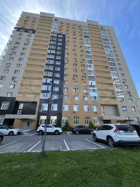 10 и более-к. квартира, 68,7 м, 1/10 эт. - Фото 0