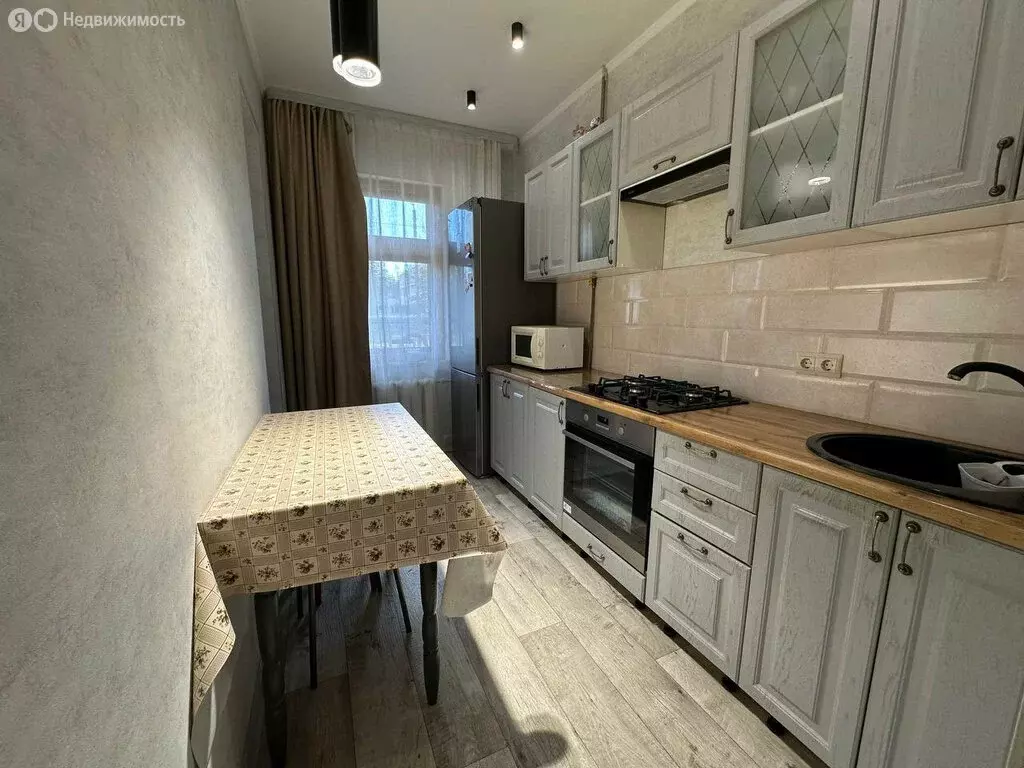 3-комнатная квартира: Астрахань, улица Михаила Луконина, 4 (63 м) - Фото 2