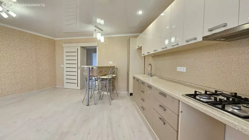 3-комнатная квартира: Октябрьский, 34-й микрорайон, 16 (74.5 м) - Фото 0