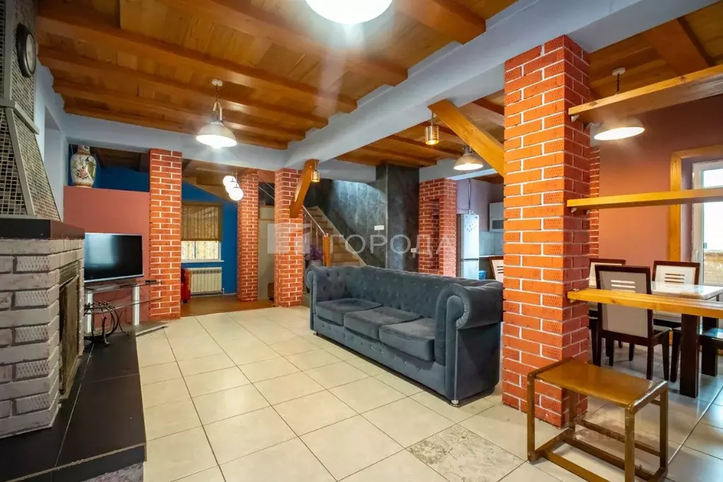 Дом в Новосибирская область, Новосибирск ул. Лобачевского, 30 (250 м) - Фото 1