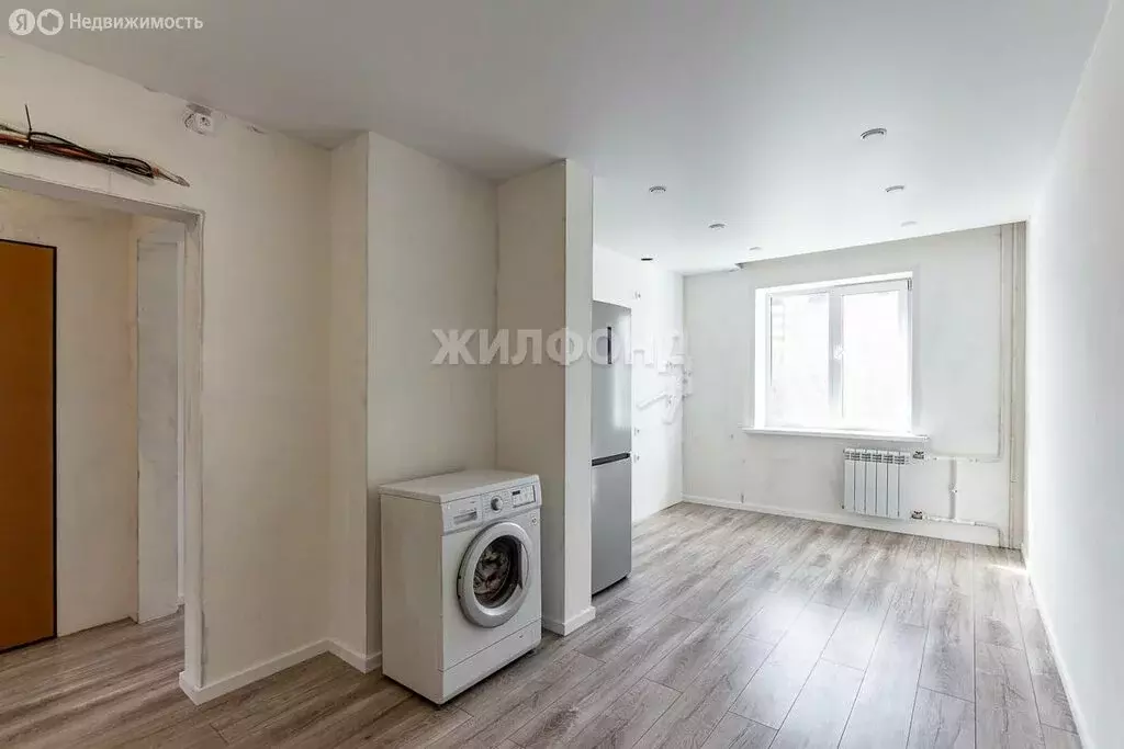 3-комнатная квартира: Барнаул, улица Попова, 63 (67.8 м) - Фото 1