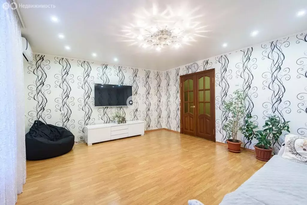 3-комнатная квартира: Казань, улица Академика Парина, 18 (72.8 м) - Фото 0