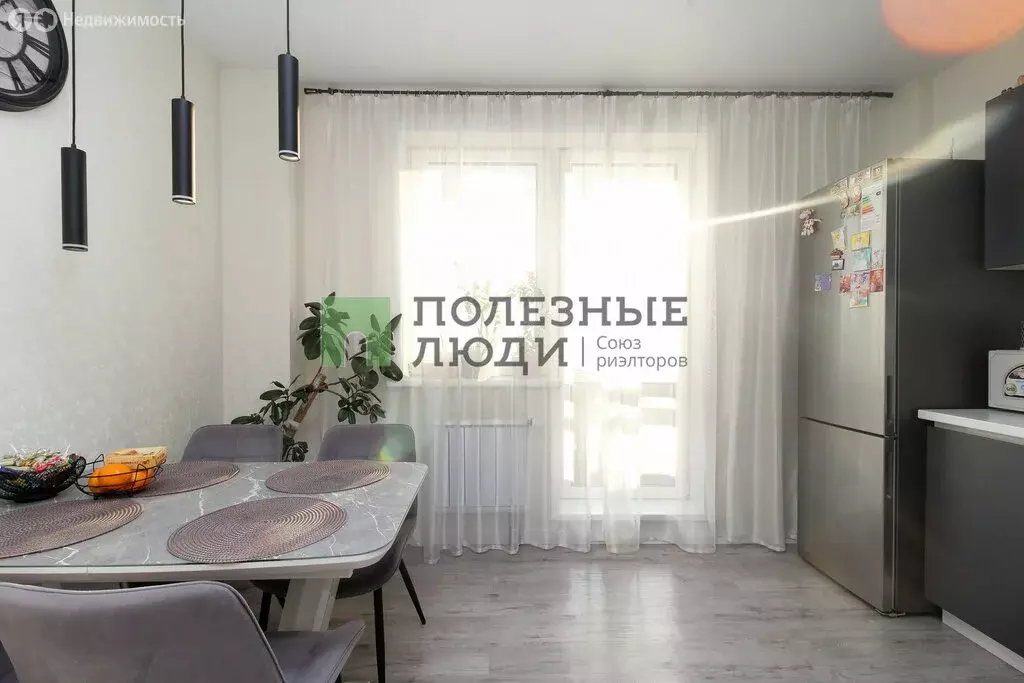 3-комнатная квартира: Красноярск, улица Калинина, 47М (89 м) - Фото 0