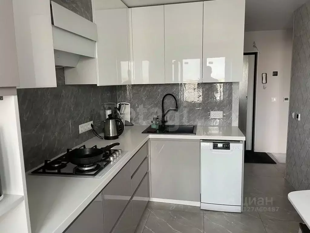 3-к кв. Нижегородская область, Нижний Новгород ул. Генерала Зимина, 20 ... - Фото 1