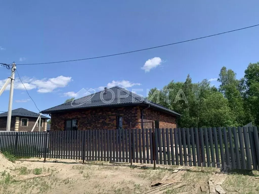 Дом в Тюменская область, Тюменский район, д. Ушакова бул. Центральный ... - Фото 0