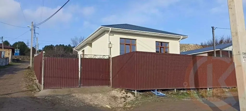 Дом в Крым, Симферопольский район, Перовское с/пос, Петровские Скалы ... - Фото 0