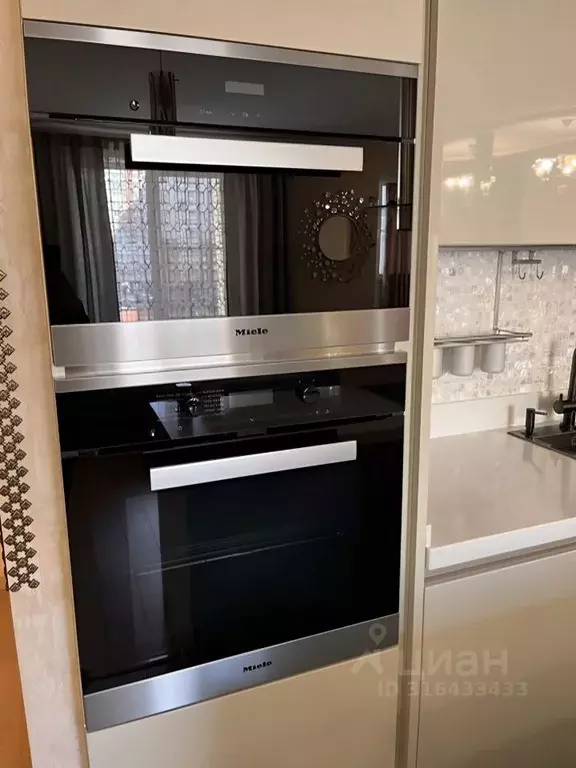 3-к кв. Санкт-Петербург ул. Ивана Фомина, 14к2 (80.0 м) - Фото 1