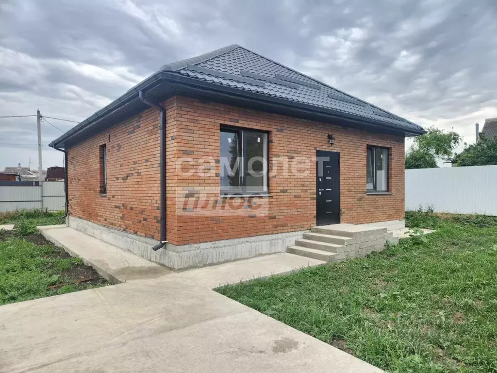 Дом в Краснодарский край, Каневская ст-ца ул. Горького (99 м) - Фото 1