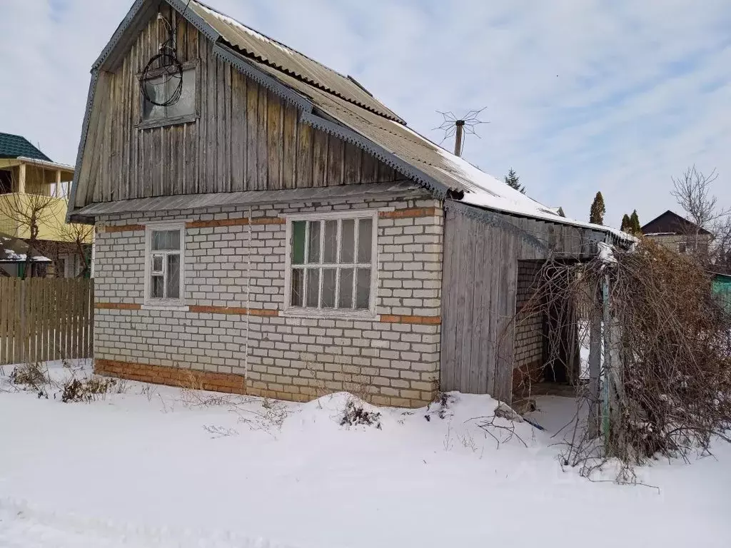 Дом в Саратовская область, Энгельсский район, Красноярское ... - Фото 1