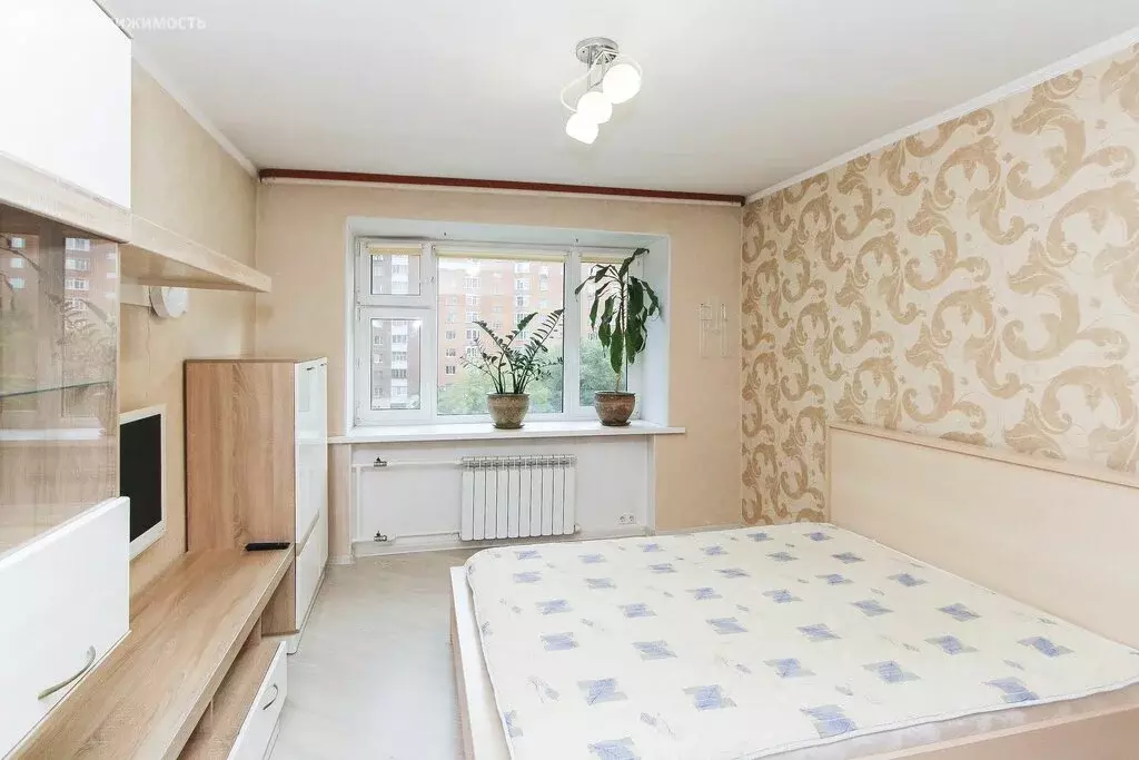 2-комнатная квартира: Тюмень, улица Коммунаров, 4 (48.3 м) - Фото 1
