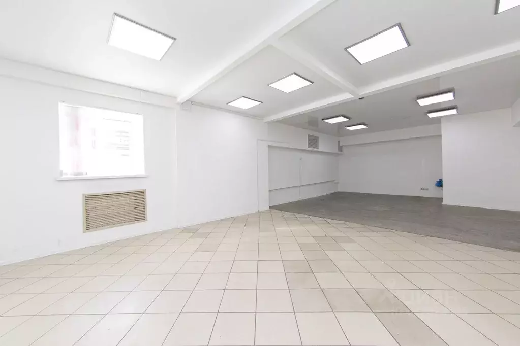 Торговая площадь в Томская область, Томск Украинская ул., 19 (208 м) - Фото 2