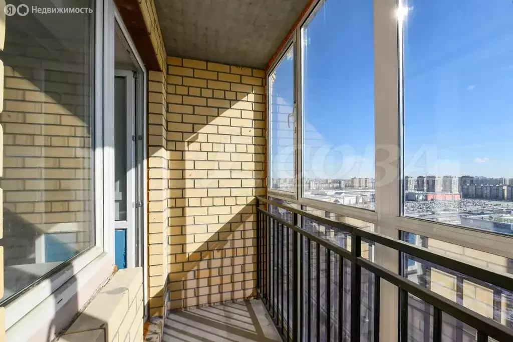 2-комнатная квартира: Тюмень, улица Мельникайте, 138а (64.8 м) - Фото 1