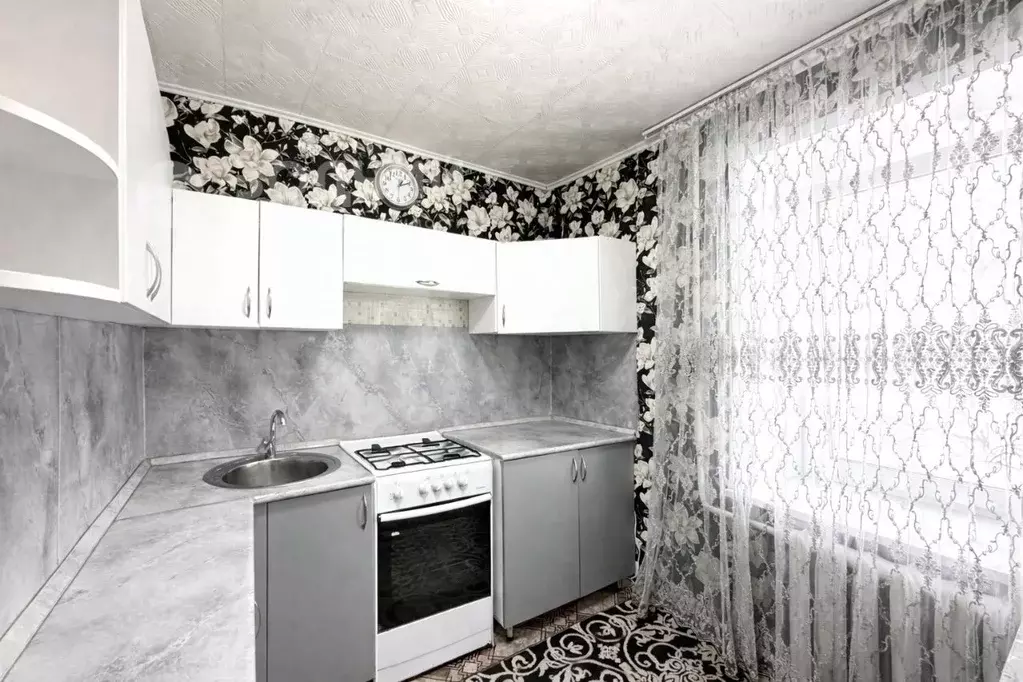 1-к кв. Чувашия, Канаш Заводская ул., 5 (31.3 м) - Фото 2