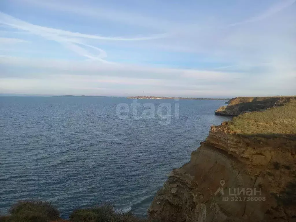 Участок в Крым, Ленинский район, Семисотское с/пос, с. Каменское ул. ... - Фото 1