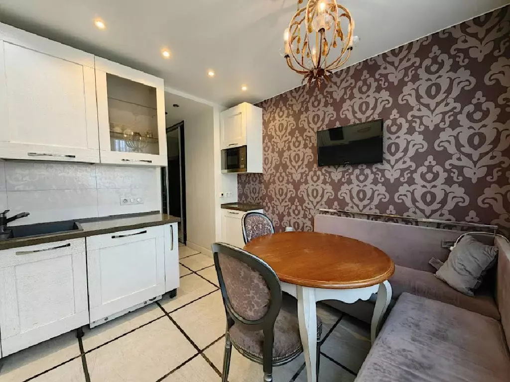 Продается 3-комнатная квартира - Фото 2