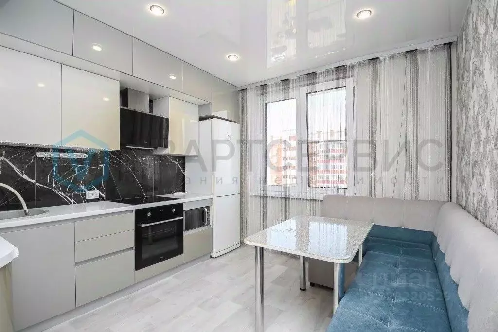 2-к кв. Омская область, Омск ул. 21-я Амурская, 25 (64.0 м) - Фото 1