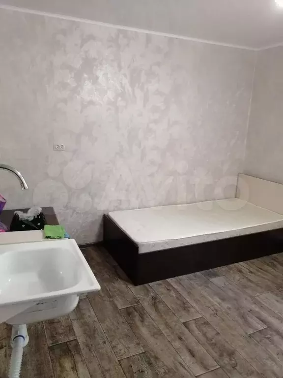 Комната 15 м в 3-к., 2/2 эт. - Фото 0