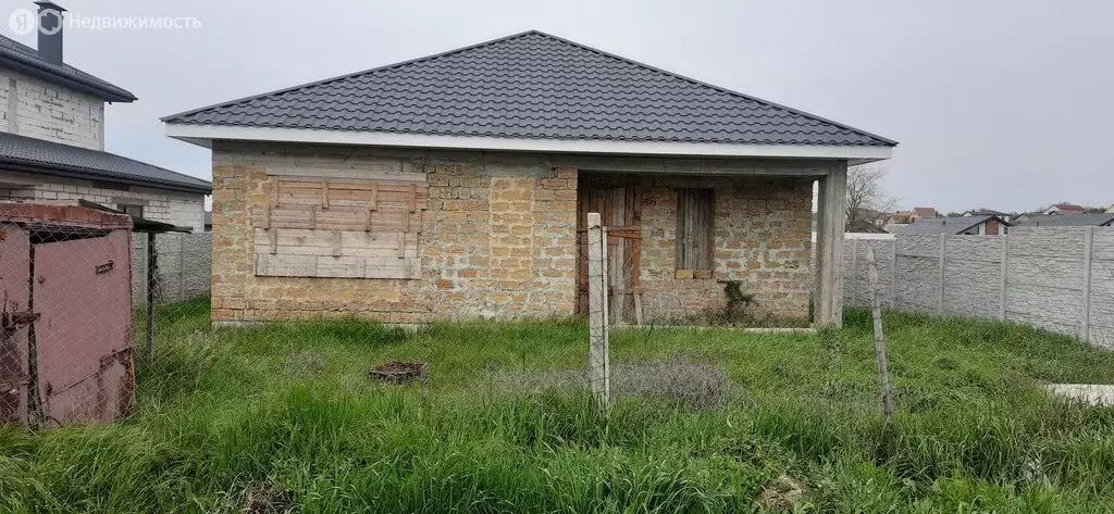 Дом в село Мирное, Рябиновая улица (205 м) - Фото 1