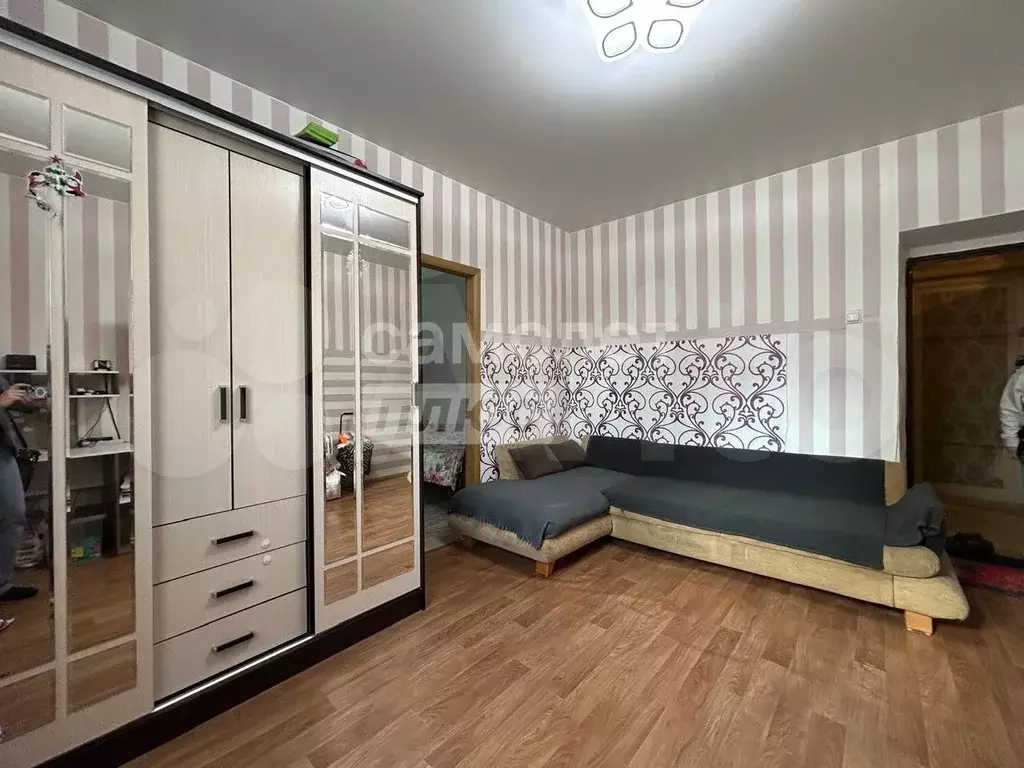 Комната 25 м в 4-к., 1/4 эт. - Фото 0