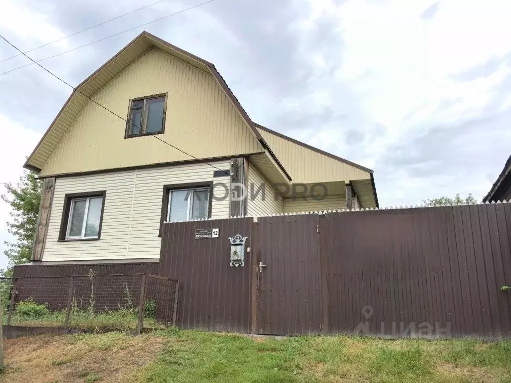 Дом в Саратовская область, Базарный Карабулак рп пер. Мясниковский, 12 ... - Фото 1