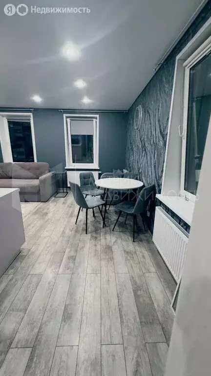 Квартира-студия: Тюмень, улица Республики, 204к5 (35 м) - Фото 1