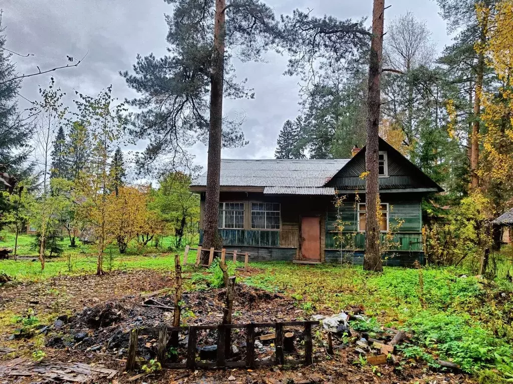 Дом в Ленинградская область, Гатчинский район, Вырица городской ... - Фото 1